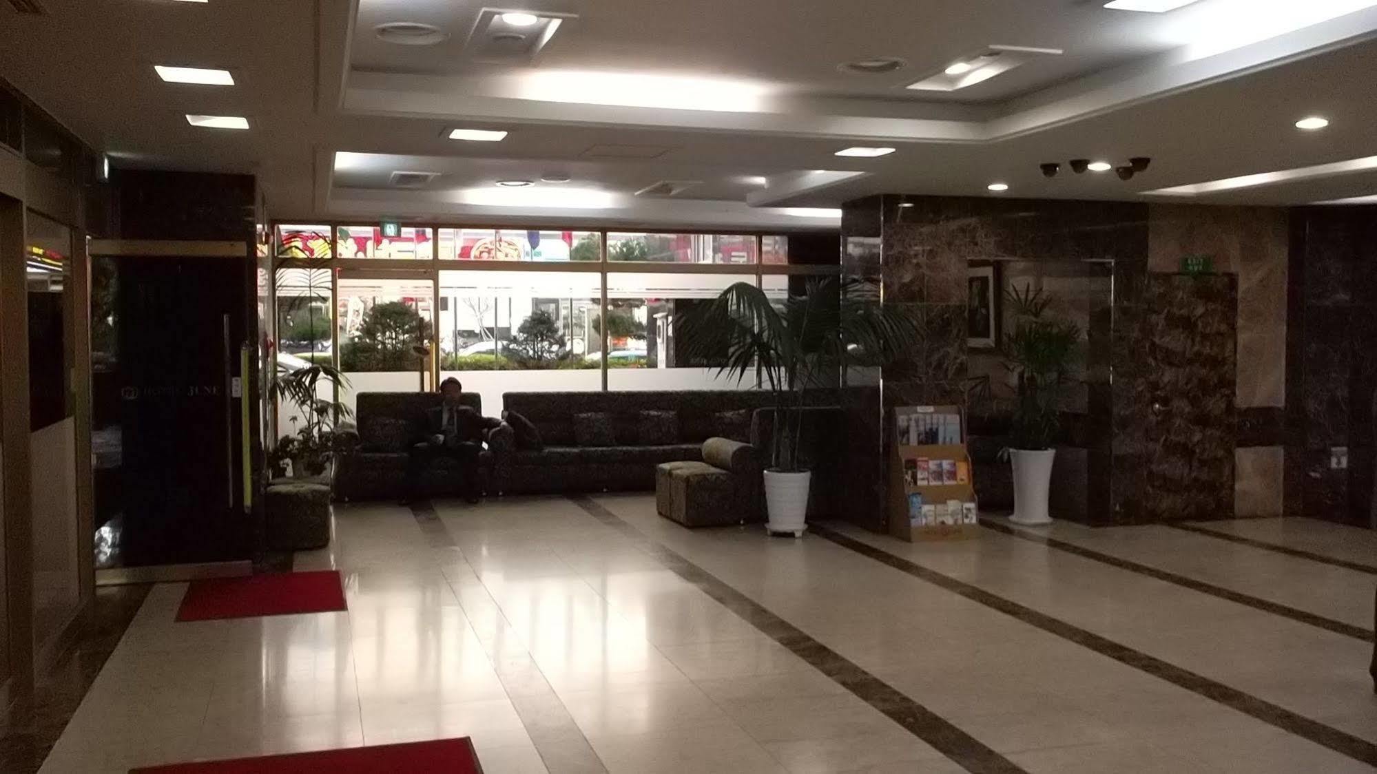 Incheon Airport Hotel June Екстер'єр фото